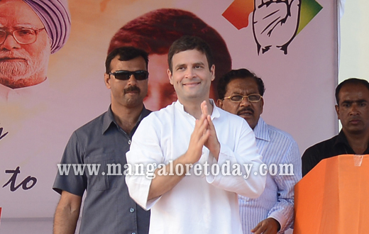 Rahul Gandhi addressing a election rally in Mangalore